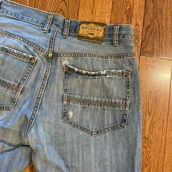 Distressed look men’s jeans - Picture 3 of 5